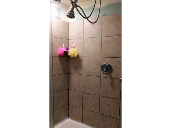 2837 W Harvard Ave, Roseburg, OR 97471